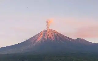 Mount Semeru Erupts Again, Spews Volcanic Ash up to 1,200 Meters High