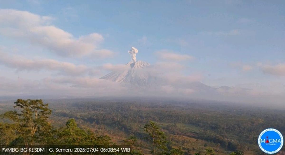 Gunung Semeru Erupsi, Warga Diminta Waspada Awan Panas Guguran