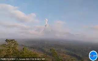 Mount Semeru Erupts, Residents Urged to Stay Alert for Pyroclastic Flows