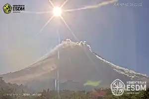 Gunung Merapi Kembali Erupsi, Luncurkan Awan Panas Sejauh 1,7 Kilometer