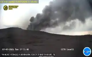 Volcanic Activity Increases, Mount Anak Krakatau Remains at Alert Status
