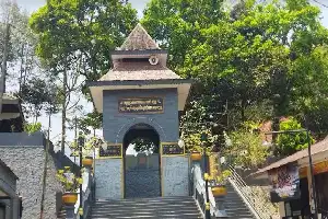 Desmintiendo el mito del pesugihan en el monte Kawi: el ministro de Cultura Fadli Zon y los administradores destacan su valor cultural