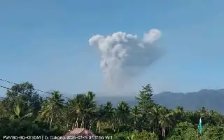 Mount Dukono Erupts Again, Sending Ash Column 2,300 Meters Above Peak