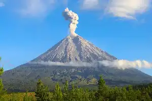 Gunung Semeru Kembali Erupsi, Status Siaga III Tetap Diberlakukan