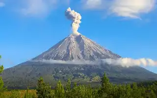 Mount Semeru Erupts Again, Level III Alert Status Remains in Effect