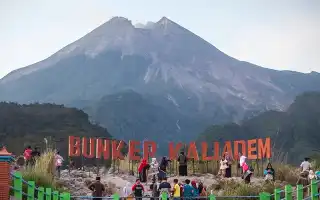 Volcanic Activity Increases, Mount Merapi Releases Six Incandescent Lava Avalanches