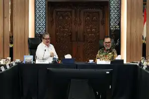 El Ministro Coordinador Airlangga invita a empresarios chinos a expandir inversiones estratégicas en Indonesia