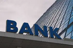 Для стимулювання інвестицій OJK вивчає впровадження моделі універсального банкінгу у Фінансовому центрі Індонезії