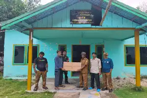 Impulsando el bienestar de los pescadores, un equipo de ITB e IPB presenta una innovación de dispositivos portátiles de agregación de peces en Toli-Toli