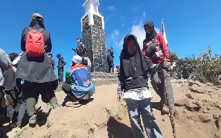 The Story of Anjani, a 7-Year-Old Who Conquered Mount Lawu's Peak with Simple Motivation