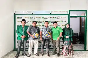 Strengthening Electoral Base, DPC PPP Jepara Distributes Sports Equipment Aid to Mantingan Youth