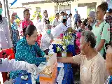 Acercando los servicios médicos, TP-PKK de Jayapura facilita chequeos médicos gratuitos para 150 residentes de Sentani Occidental