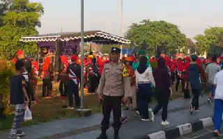 The Excitement of 'Mlaku Mlayu Mubeng Beteng': Hundreds of Participants Explore Yogyakarta's Cultural Icons