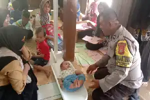Strengthening Regional Synergy, Ngestiharjo's Bhabinkamtibmas Invites Residents to Optimize Posyandu