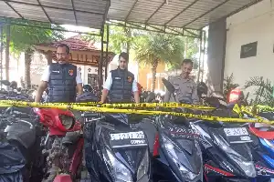 La policía de Jombang arresta a una banda especializada en el robo de motocicletas que solía tener como objetivo lugares concurridos