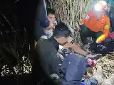Equipo de búsqueda y rescate conjunto rescata a cuatro excursionistas perdidos en la cima del monte Lokon