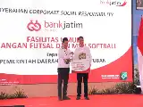 Сприяючи фізичному розвитку молоді Тубана, Bank Jatim виділяє кошти CSR на майданчики для футзалу та софтболу