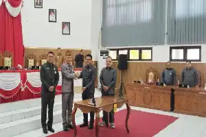 El Parlamento Regional de Gunung Mas aprueba oficialmente dos proyectos de ley estratégicos para fortalecer la gobernanza
