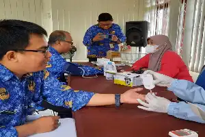 Optimizing Public Services, Kariangau Sub-district Holds Routine Health Checks for Employees