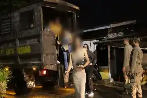 Контроль нічного життя у Падангу: спільна група затримала дев'ятьох порушників місцевих правил