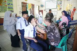 En conmemoración del Día Nacional del Niño, MTsN 2 Medan ofrece revisiones médicas gratuitas a cientos de estudiantes