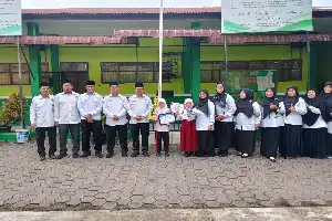 Dos estudiantes de la MIN 1 de Medan brillan en deportes y religión al llevarse varias medallas de oro