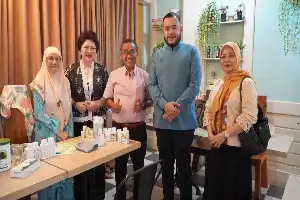 Fortaleciendo la alfabetización en salud, el alcalde de Padang colabora con el ex viceministro de Salud de Malasia