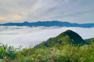 Reabren la ruta de senderismo del monte Hauk y los administradores mejoran la gestión turística