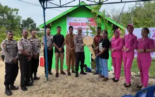 Commemorating the 80th Bhayangkara Day, Gunung Mas Police Complete Home Renovation for Kurun Resident