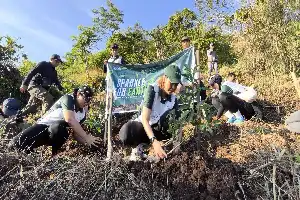 Відзначаючи 6-річчя, готель Mahima Semarang провів озеленення на горі Унгаран