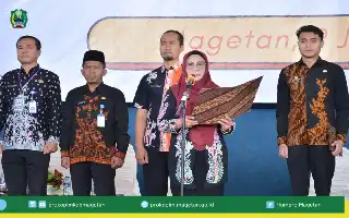 Dando la bienvenida al nuevo año escolar, el gobierno del municipio de Magetan refuerza la integridad de los directores escolares