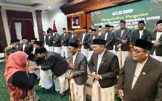 Encouraging Dakwah Transformation, Khofifah Urges East Java MUI to Safeguard Digital Space and Mental Health