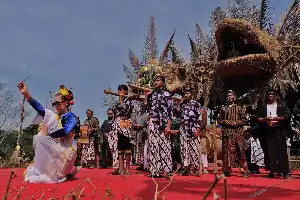 Festival Lima Gunung XXV: Celebrando la tradición con el espíritu de cooperación mutua de los agricultores de Magelang