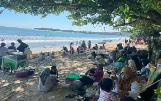Anyer-Carita Tourist Activities Remain Normal Amid Mount Anak Krakatau's Alert Status