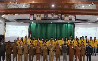 El Gobierno de la Regencia de Gunung Mas da la bienvenida a estudiantes de KKN de la UPR y fomenta la colaboración para combatir la desnutrición crónica y la pobreza