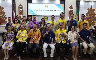 El Gobierno de la Regencia de Gunung Mas fortalece la sinergia intersectorial para optimizar los servicios de JKN-KIS