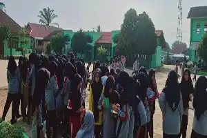 Efforts to Prevent Anemia, MTsN 2 Bungo Distributes Iron Supplement Tablets to Hundreds of Female Students