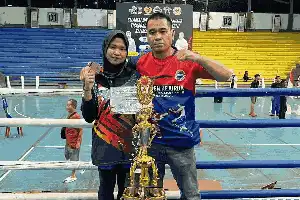 Equilibrio de logros: Atleta de Kickboxing y Muay Thai de Pontianak estudia oficialmente en la UBSI