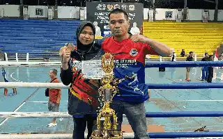 Equilibrio de logros: Atleta de Kickboxing y Muay Thai de Pontianak estudia oficialmente en la UBSI
