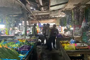 Para garantizar la seguridad del fin de semana, la Policía de Gunung Mas refuerza los patrullajes en las zonas concurridas de Kuala Kurun