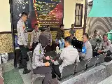 Manteniendo la preparación física de los oficiales, la División de Medicina y Salud de la Policía Regional de Gorontalo examina la salud del personal de la Policía de Dungingi
