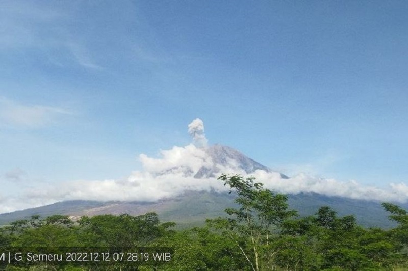 Status Siaga Semeru: Potensi Banjir Lahar Ancam Warga di Lereng Gunung