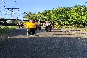 Manteniendo la forma física en medio de la rutina, el personal de la policía de Pontianak Norte realiza ejercicio conjunto para un servicio óptimo