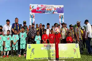 Se inauguró oficialmente el II Torneo de la Cooperativa Sekurau Cup, el Regente de Kutai Oriental enfatiza el espíritu de deportividad