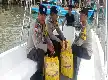 Helping Victims of Strong Wind Disaster, Gunung Kijang Police Distribute Basic Food Packages