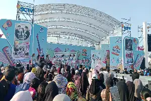 El Carnaval de SCTV cautiva a miles de residentes de Indramayu en la celebración de su 36.º aniversario