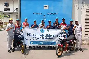Driving Energy Transition, PLN Equips Vocational High School Students in Karawang with Electric Motorcycle Conversion Skills