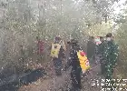 Ante la propagación del incendio forestal en el monte Soputan, el gobierno provincial de Célebes Septentrional despliega un equipo conjunto interinstitucional