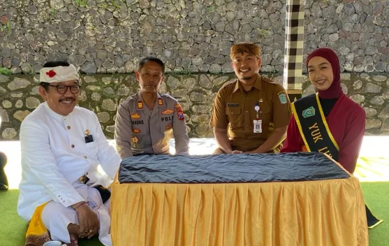 Merawat Harmoni di Kaki Semeru: Makna Mendalam di Balik Piodalan Pura Mandara Giri