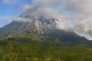 Aktivitas Vulkanik Gunung Semeru Meningkat: 91 Kali Gempa Terekam dalam Sehari